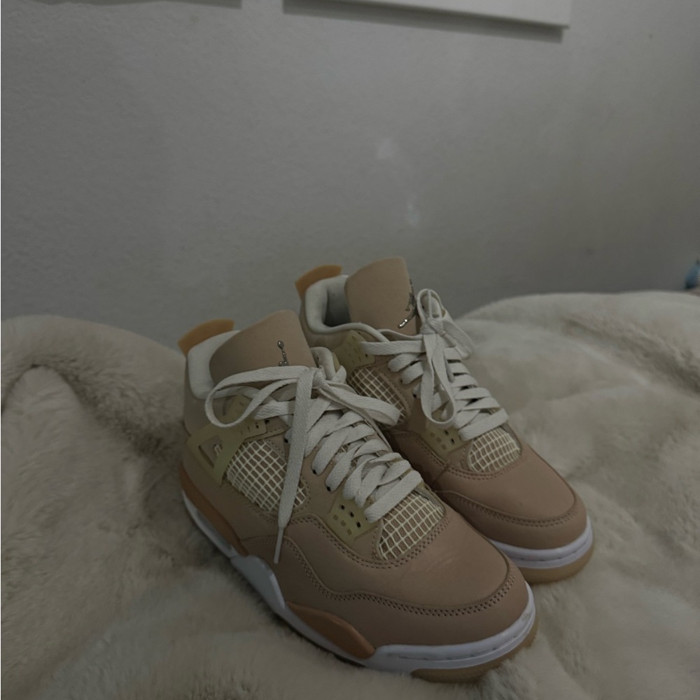 Wmns Air Jordan
4 Retro 'Shimmer' tan